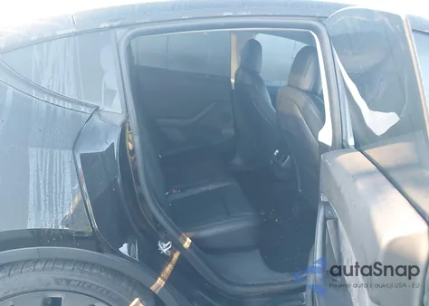 2022 Tesla Model Y Performance Dual Motor All-Wheel Drive z USA, uszkodzony, nr VIN 7SAYGDEFXNF341730